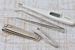 写真：体温計、爪切り等